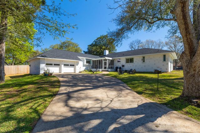 1602 Harrison Road, Brenham, TX 77833