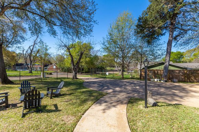 1602 Harrison Road, Brenham, TX 77833