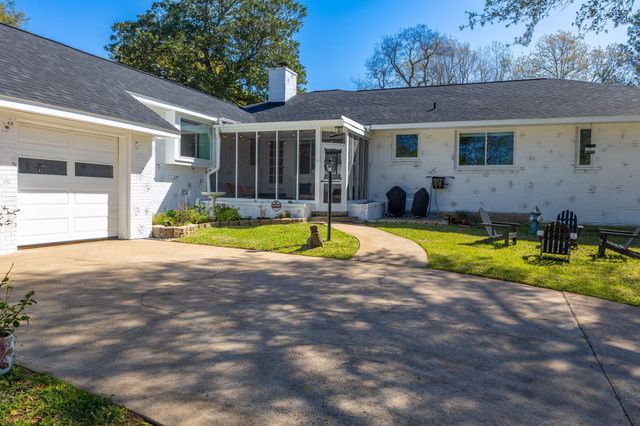 1602 Harrison Road, Brenham, TX 77833