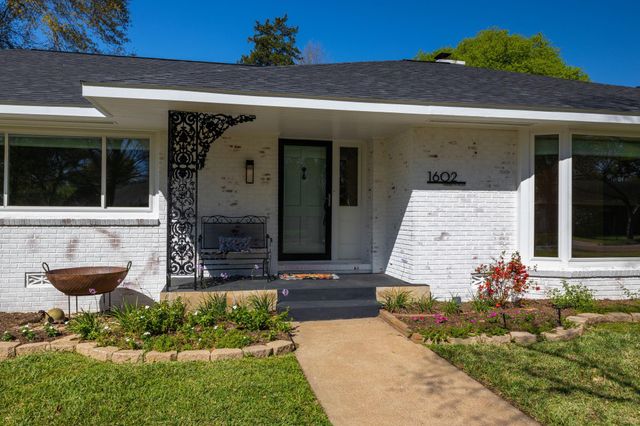 1602 Harrison Road, Brenham, TX 77833