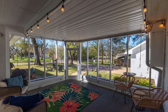 1602 Harrison Road, Brenham, TX 77833