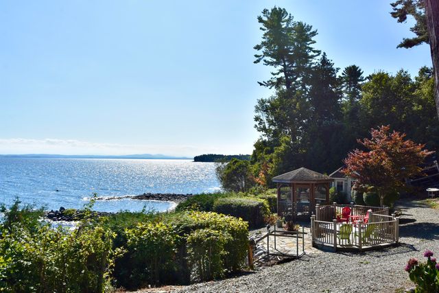 882 Point Road, Willsboro, NY 12996