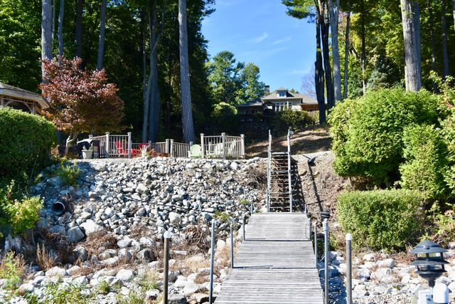 882 Point Road, Willsboro, NY 12996