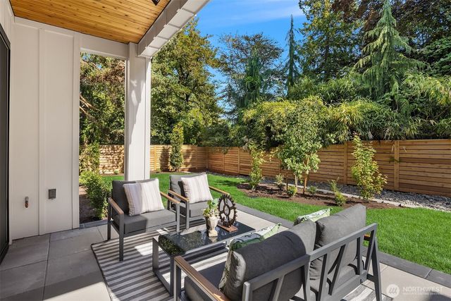 10223 NE 24th Street, Bellevue, WA 98004