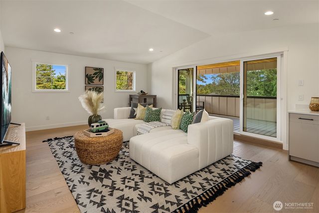 10223 NE 24th Street, Bellevue, WA 98004