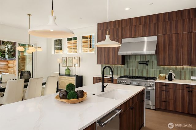 10223 NE 24th Street, Bellevue, WA 98004