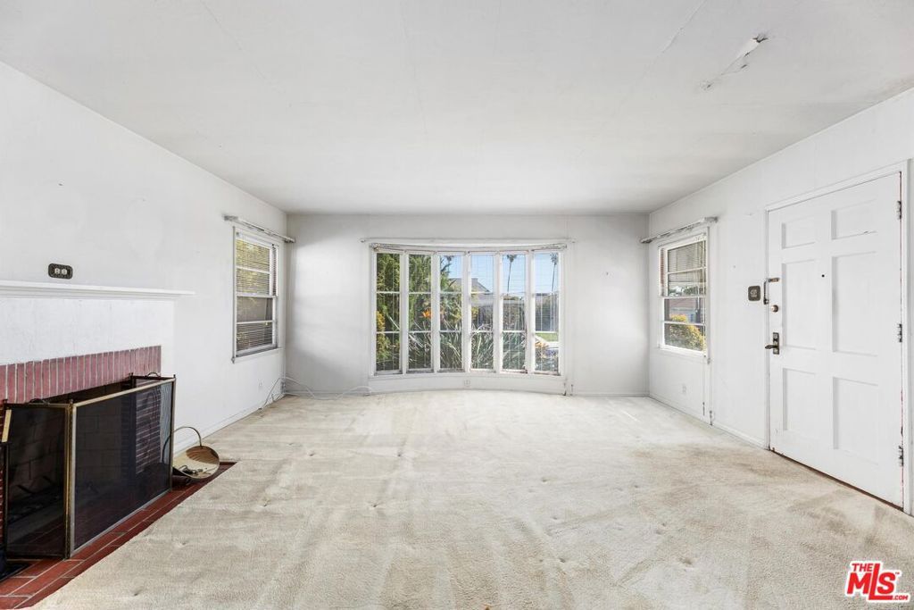 Image 10 of property listing at 5323 S Mullen Avenue, Los Angeles, CA 90043