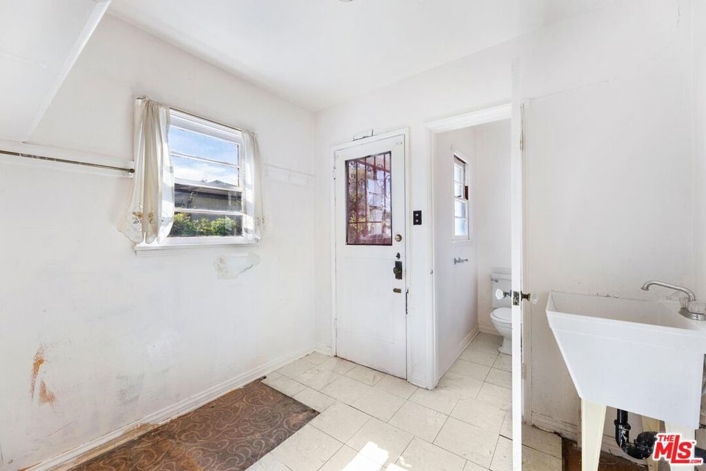 Image 19 of property listing at 5323 S Mullen Avenue, Los Angeles, CA 90043