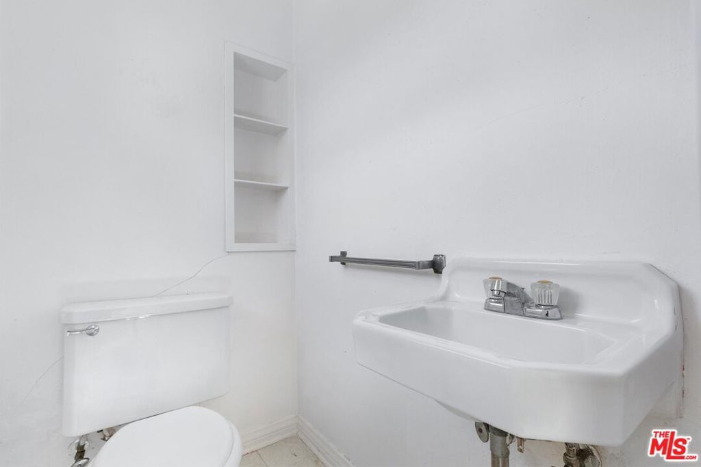 Image 22 of property listing at 5323 S Mullen Avenue, Los Angeles, CA 90043