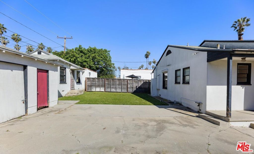 Image 32 of property listing at 5323 S Mullen Avenue, Los Angeles, CA 90043