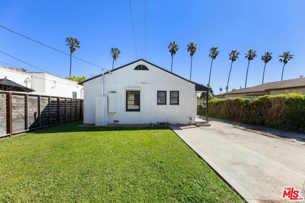 Image 33 of property listing at 5323 S Mullen Avenue, Los Angeles, CA 90043
