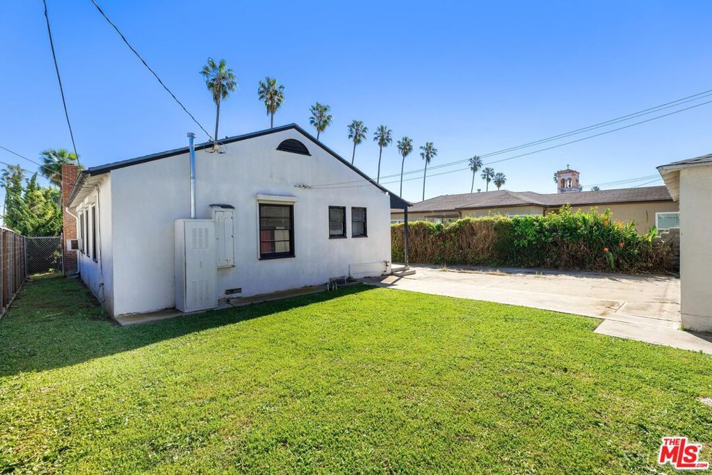 Image 34 of property listing at 5323 S Mullen Avenue, Los Angeles, CA 90043