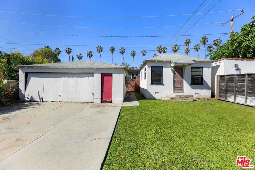 Image 36 of property listing at 5323 S Mullen Avenue, Los Angeles, CA 90043