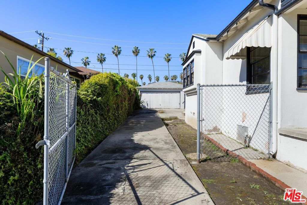 Image 37 of property listing at 5323 S Mullen Avenue, Los Angeles, CA 90043