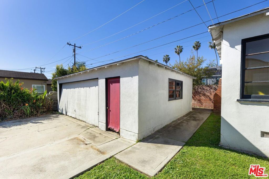 Image 41 of property listing at 5323 S Mullen Avenue, Los Angeles, CA 90043