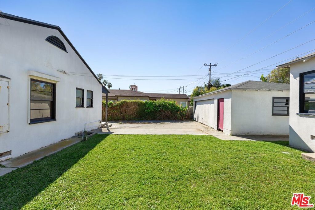 Image 42 of property listing at 5323 S Mullen Avenue, Los Angeles, CA 90043