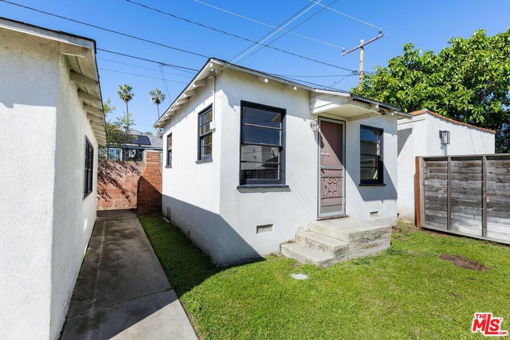Image 43 of property listing at 5323 S Mullen Avenue, Los Angeles, CA 90043