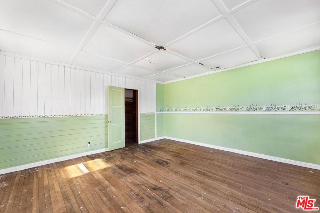 Image 44 of property listing at 5323 S Mullen Avenue, Los Angeles, CA 90043