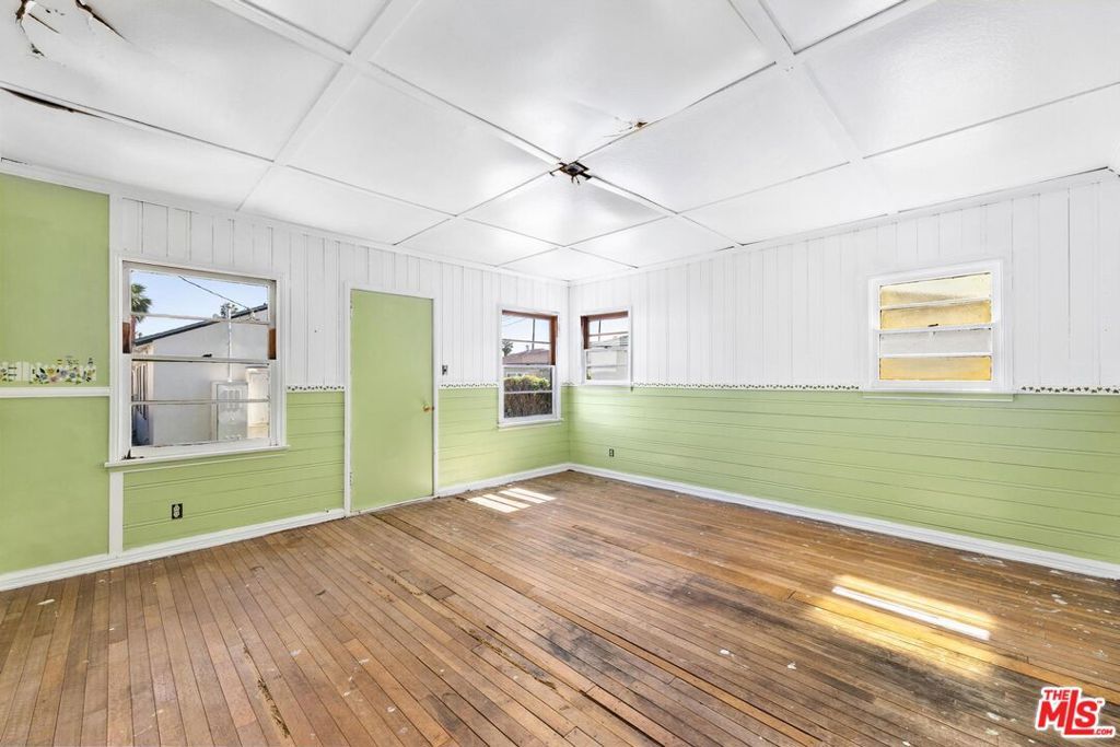 Image 46 of property listing at 5323 S Mullen Avenue, Los Angeles, CA 90043