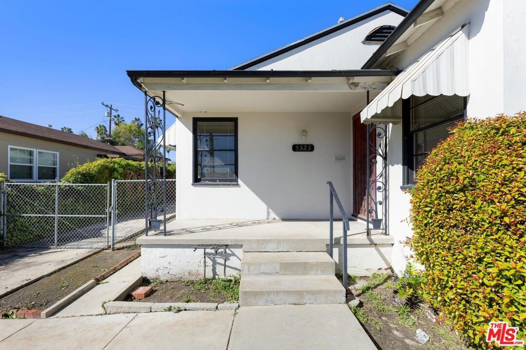 Image 4 of property listing at 5323 S Mullen Avenue, Los Angeles, CA 90043