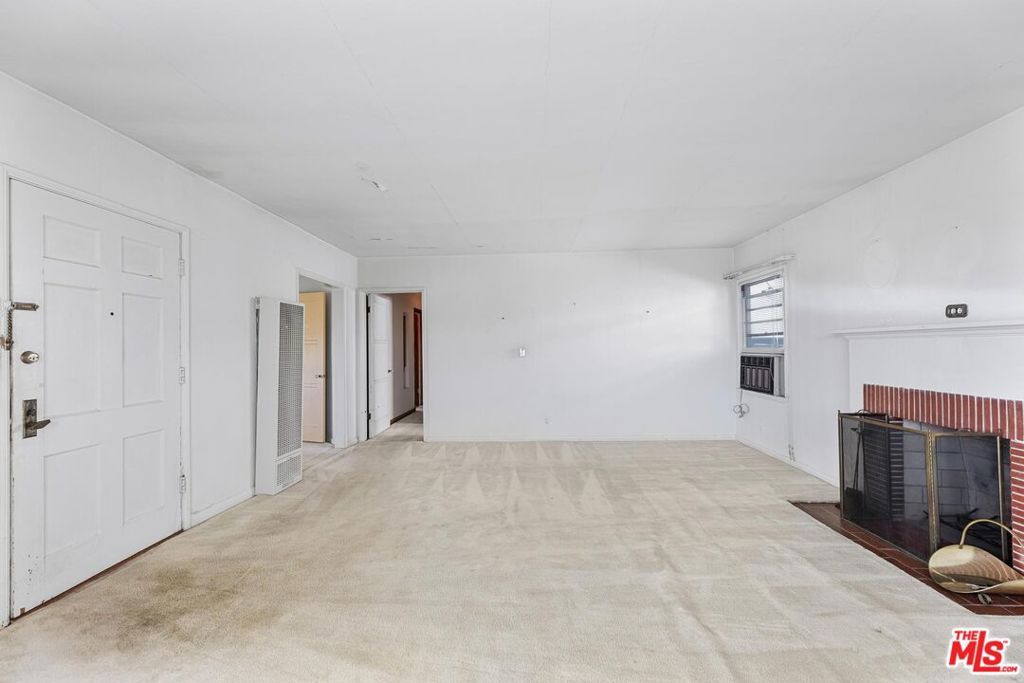 Image 6 of property listing at 5323 S Mullen Avenue, Los Angeles, CA 90043