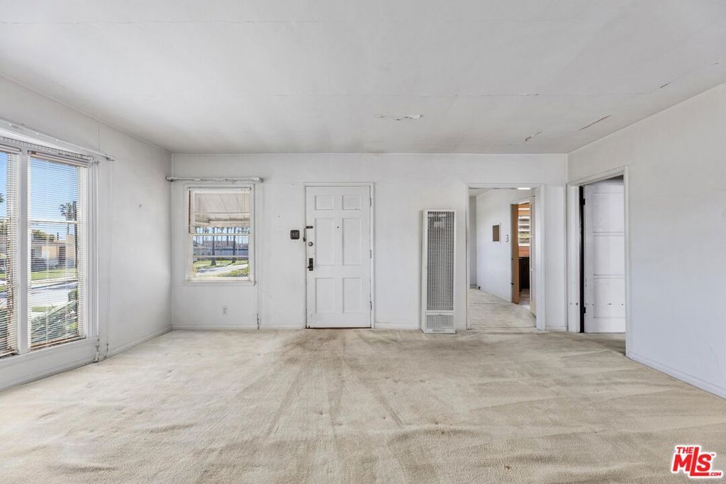 Image 8 of property listing at 5323 S Mullen Avenue, Los Angeles, CA 90043