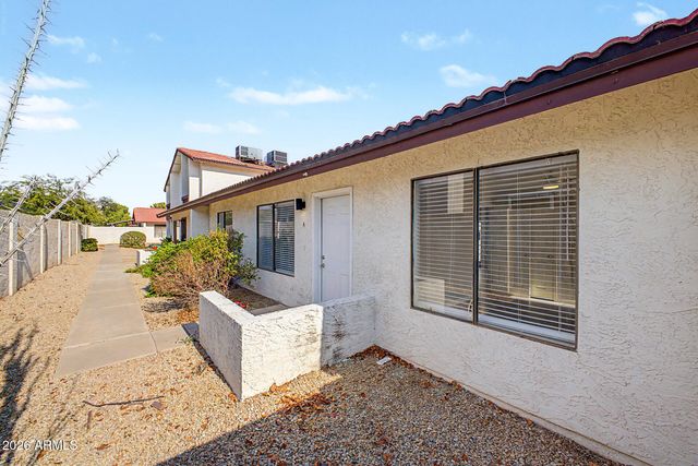 2824 E WALTANN Lane 4, Phoenix, AZ 85032