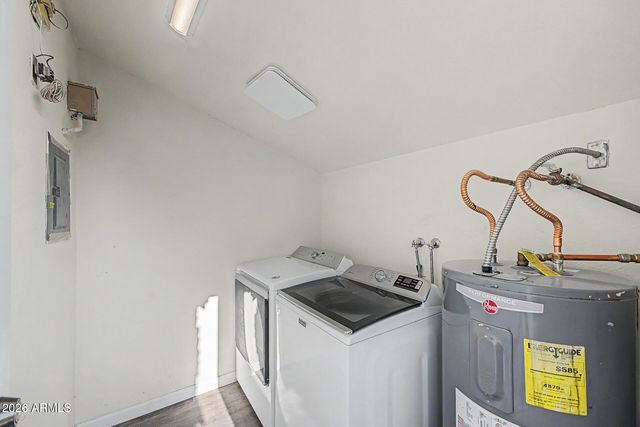 2824 E WALTANN Lane 4, Phoenix, AZ 85032