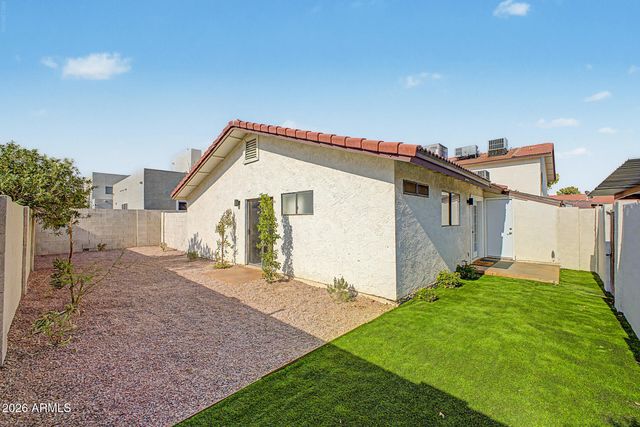 2824 E WALTANN Lane 4, Phoenix, AZ 85032