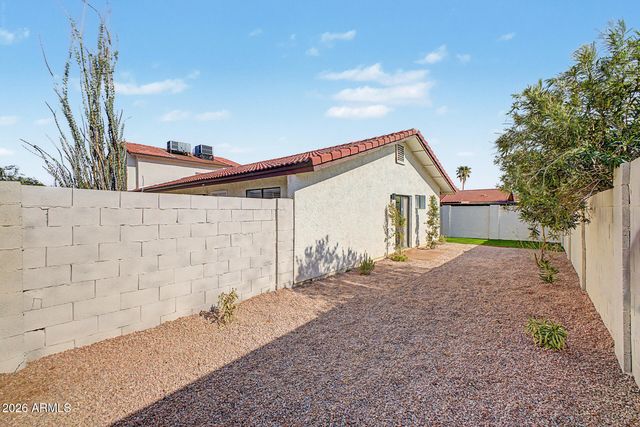 2824 E WALTANN Lane 4, Phoenix, AZ 85032