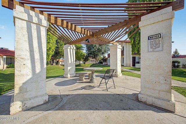 2824 E WALTANN Lane 4, Phoenix, AZ 85032