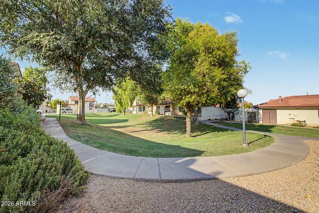 2824 E WALTANN Lane 4, Phoenix, AZ 85032