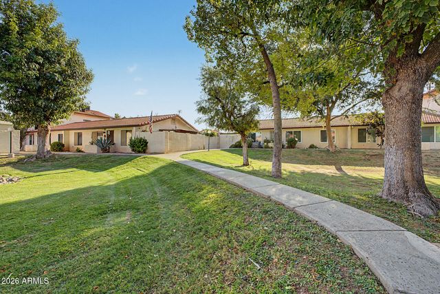 2824 E WALTANN Lane 4, Phoenix, AZ 85032