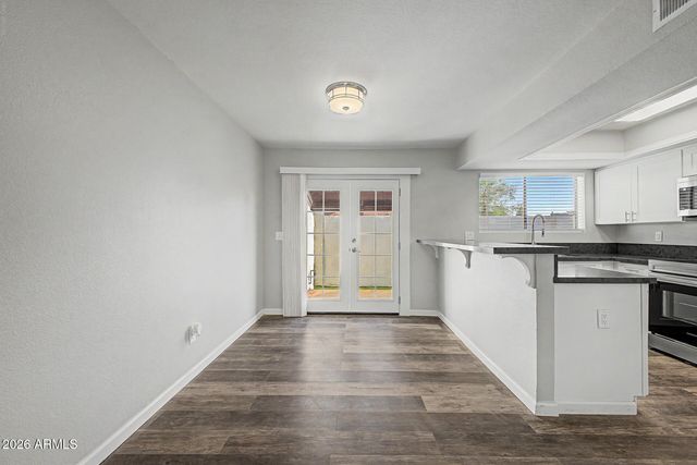 2824 E WALTANN Lane 4, Phoenix, AZ 85032
