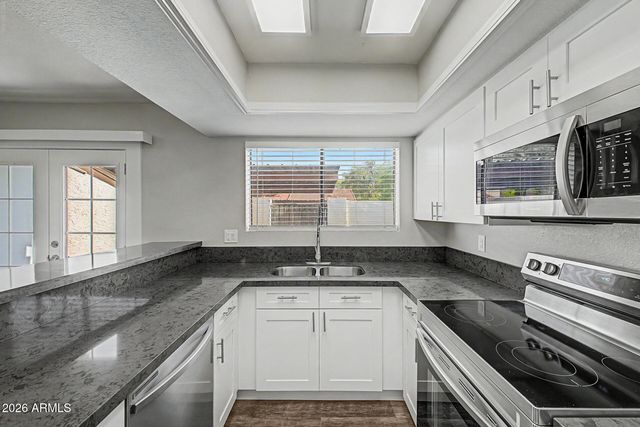 2824 E WALTANN Lane 4, Phoenix, AZ 85032