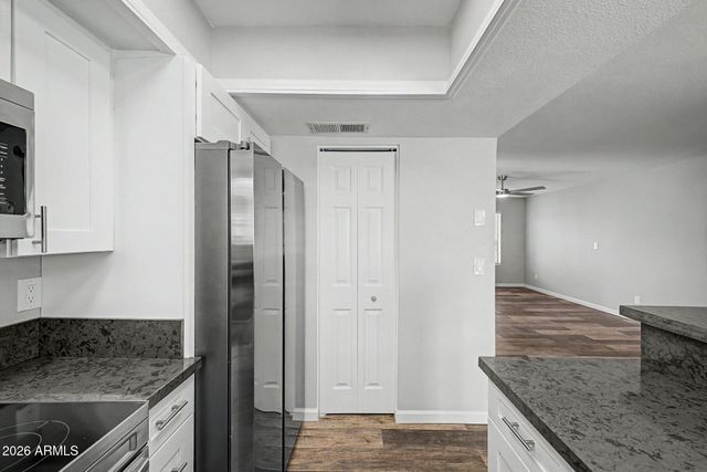 2824 E WALTANN Lane 4, Phoenix, AZ 85032