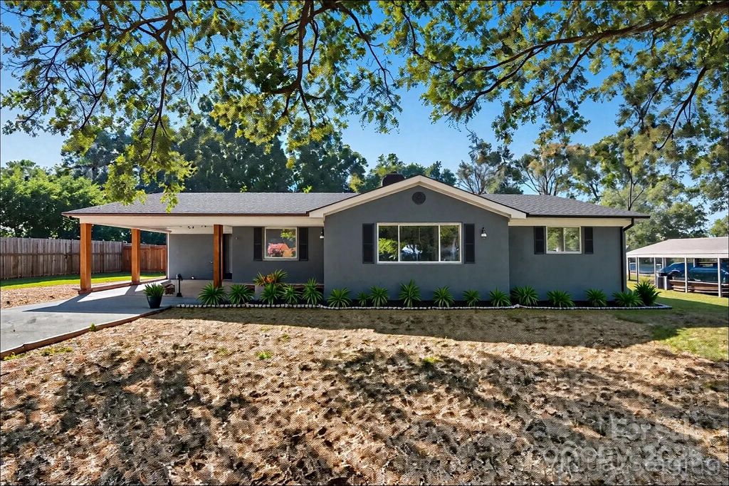 3916 Arvin Drive, Charlotte, NC 28269