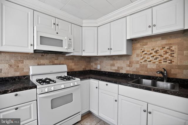 54 HIGHLAND AVE, Belmont Hills, PA 19004