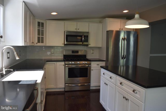 54 HIGHLAND AVE, Belmont Hills, PA 19004