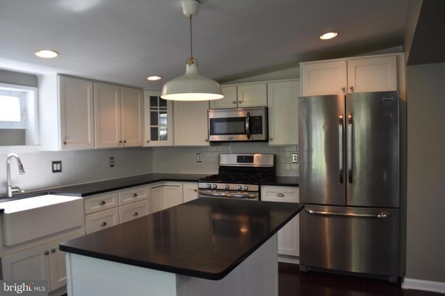 54 HIGHLAND AVE, Belmont Hills, PA 19004