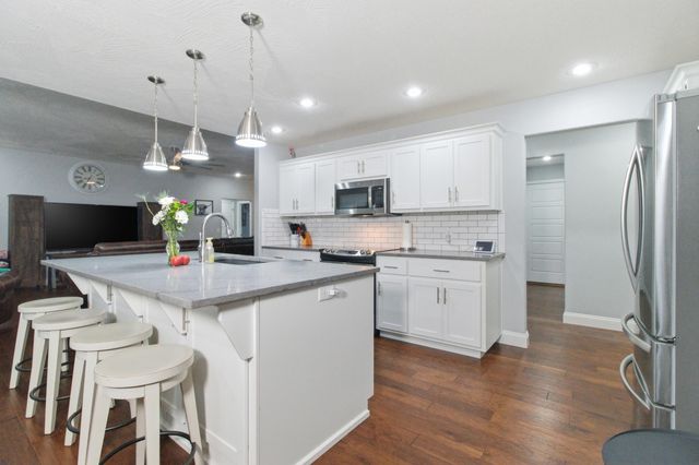 1655 N Old Castle Road, Nixa, MO 65714