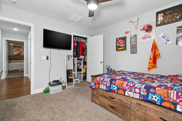 1655 N Old Castle Road, Nixa, MO 65714