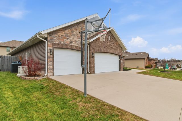 1655 N Old Castle Road, Nixa, MO 65714