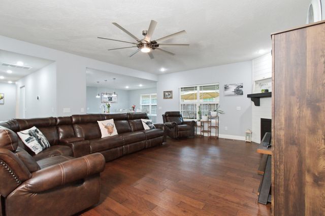 1655 N Old Castle Road, Nixa, MO 65714