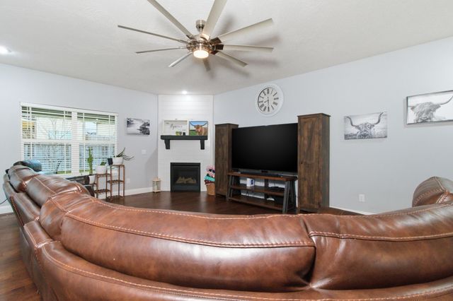 1655 N Old Castle Road, Nixa, MO 65714