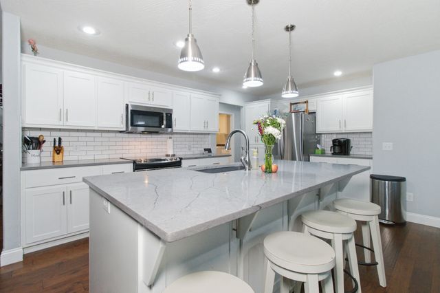 1655 N Old Castle Road, Nixa, MO 65714