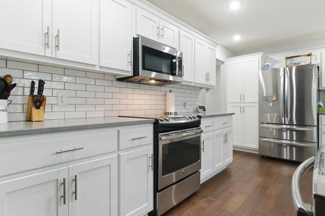 1655 N Old Castle Road, Nixa, MO 65714