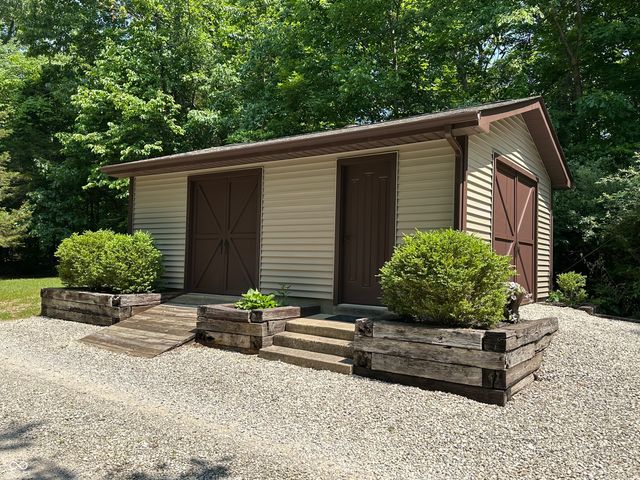 204 Hardin Ridge Road, Bedford, IN 47421