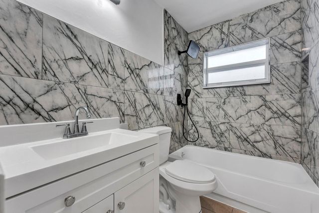 7005 NW 66th Ter, Tamarac, FL 33321