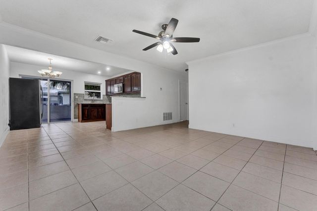 7005 NW 66th Ter, Tamarac, FL 33321